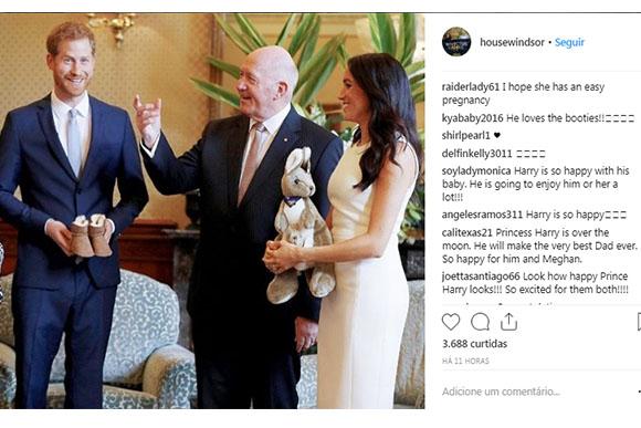 O casal real foi presenteado com um canguru de pelúcia (Foto: Reprodução/Instagram)