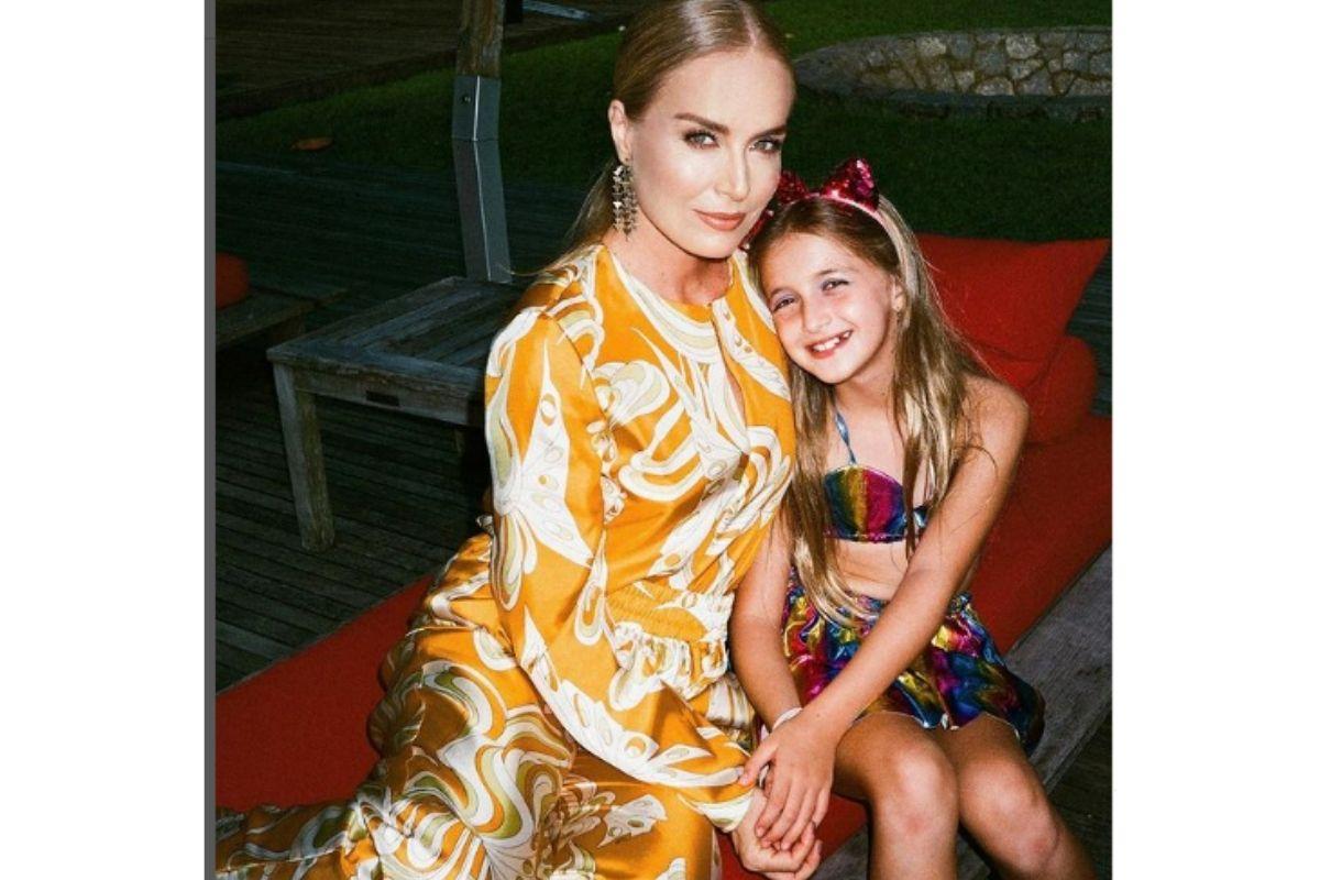 Angélica mostra que ela e a filha já estão prontas para o carnaval fora de época e compartilha fantasia