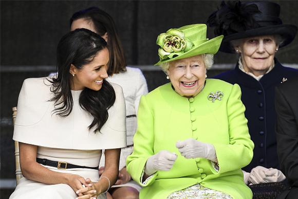 Rainha Elizabeth convida mãe de Meghan Markle para celebrar o natal. (Foto: Getty Images)