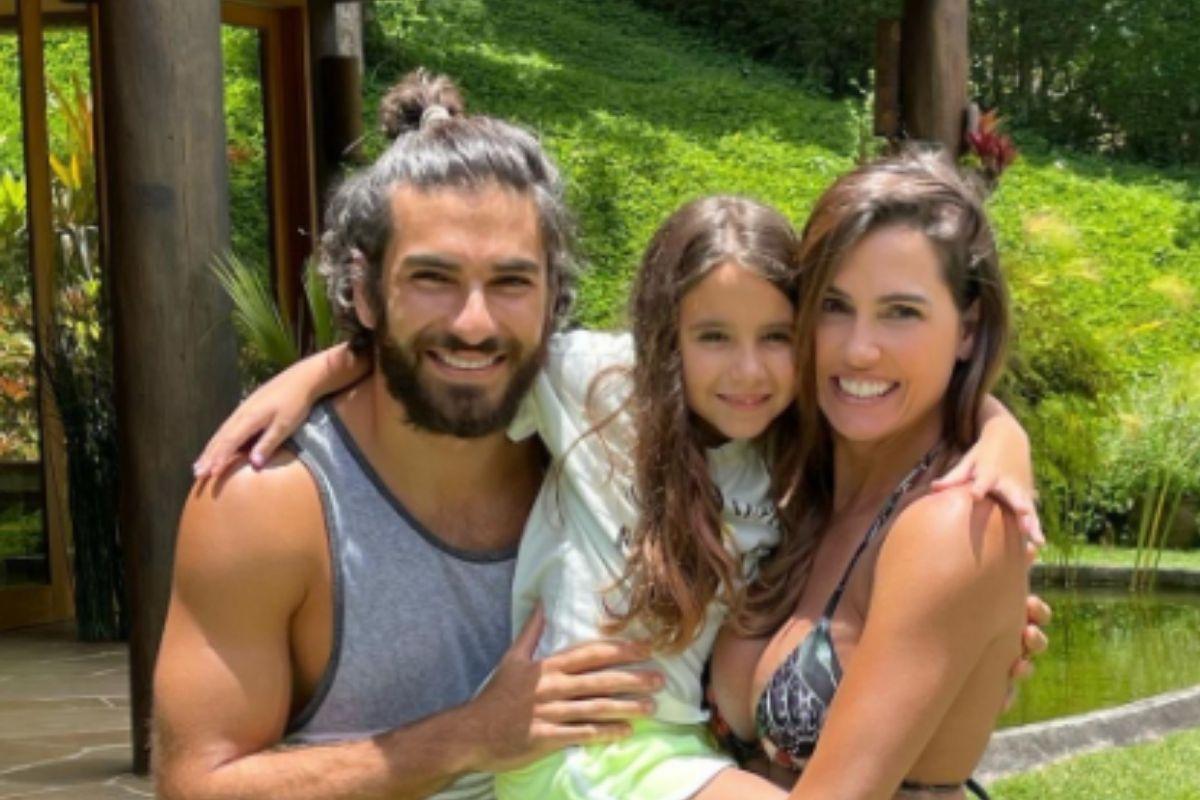 Deborah Secco fala sobre planos de aumentar a família com Hugo Moura