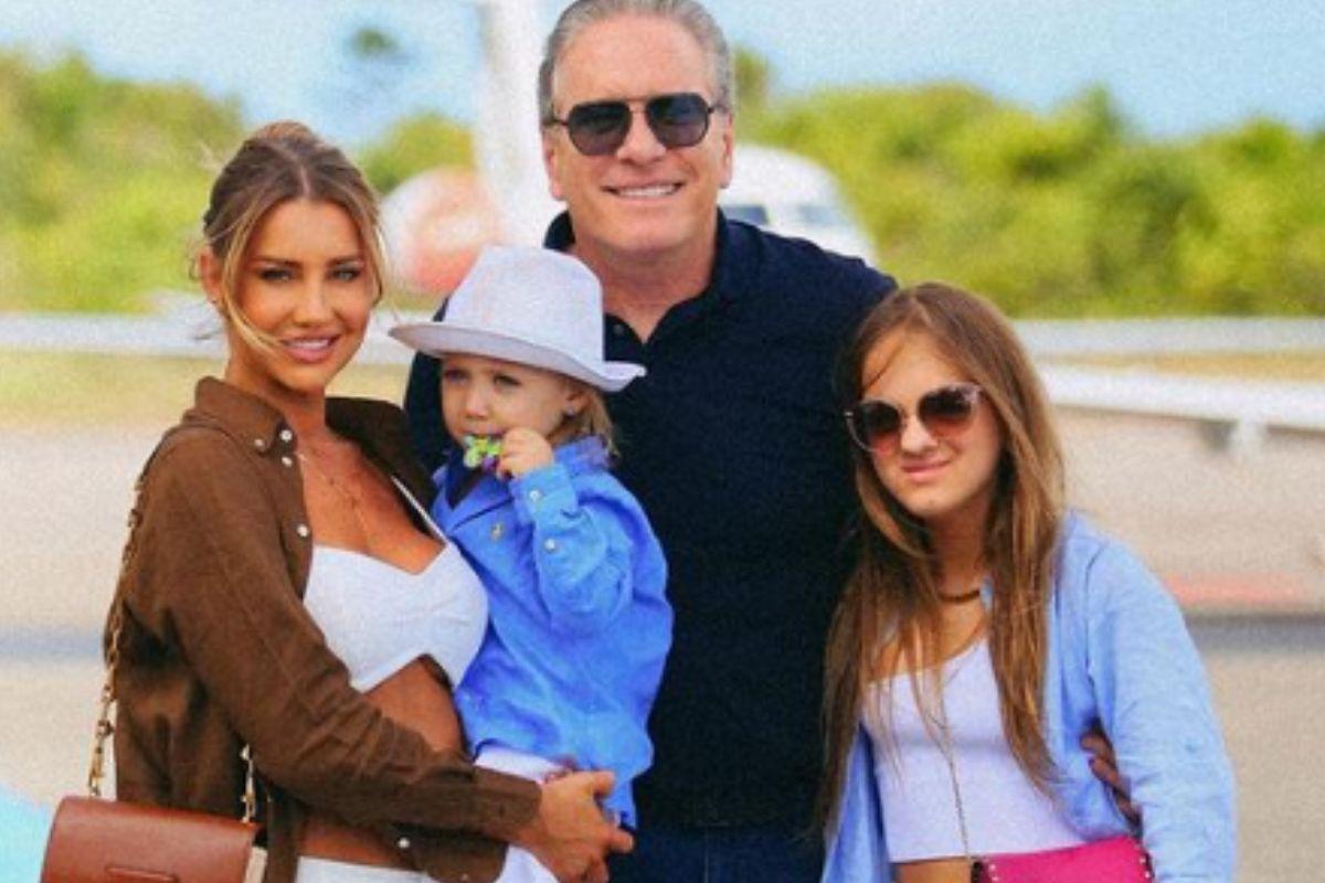 Roberto Justus embarcou com a família para o aniversário do genro Bruno