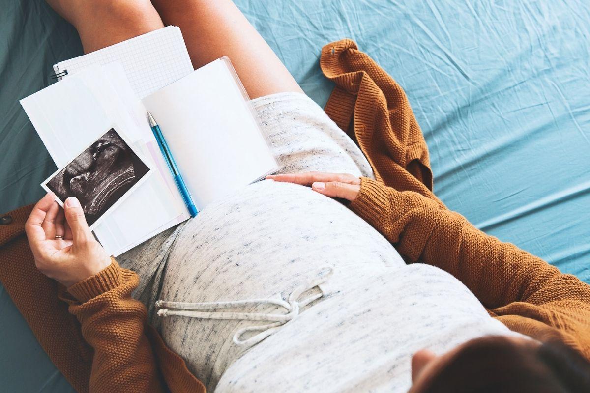 A cesariana é uma cirurgia e, assim como todo procedimento mais invasivo, deixa marcas na pele que pedem um cuidado mais atencioso