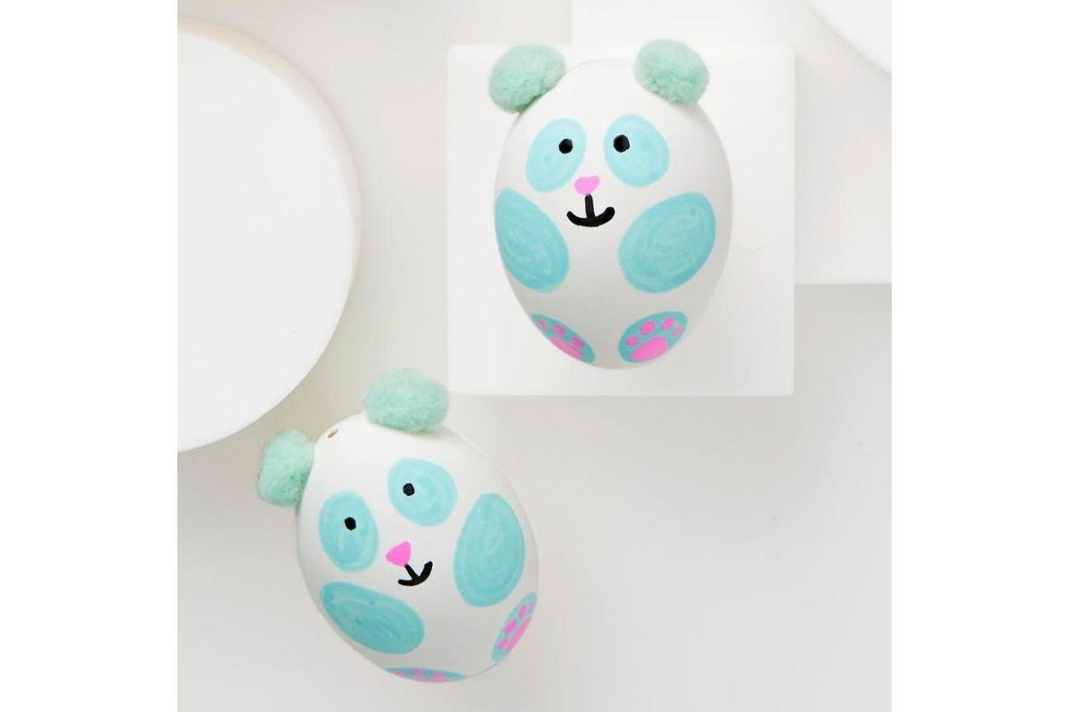 Ovo de Páscoa de panda feito pelas próprias crianças