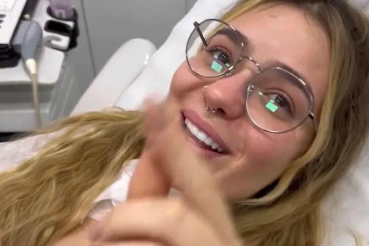 Viih Tube se emociona em exame de gravidez