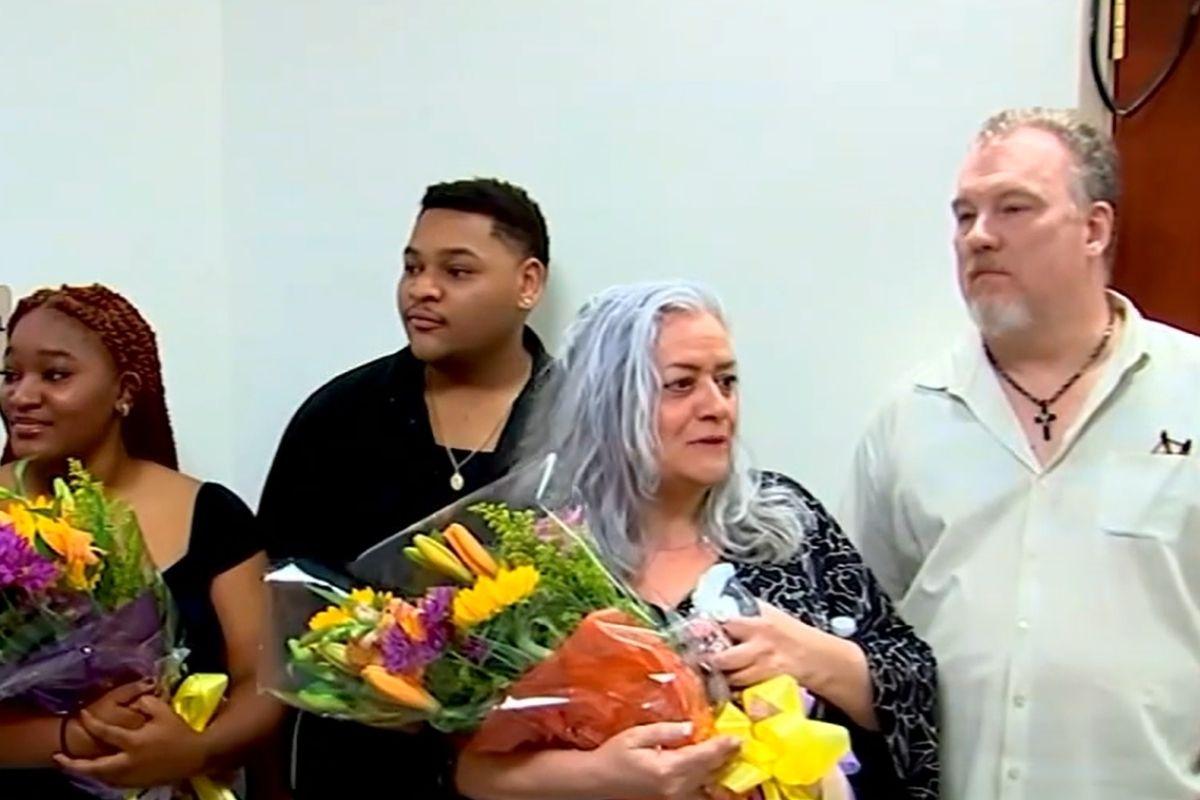 Vicky, Frank e os pais 