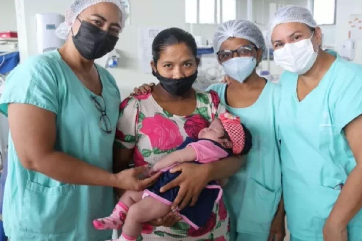 Franciele com equipe médica em Santa Casa da Misericórdia, no Pará