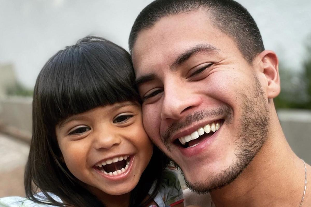Arthur Aguiar e a filha Sophia