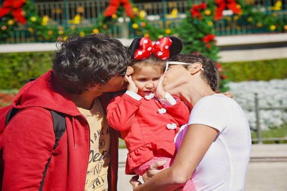 Deborah Secco, Hugo Moura e Maria Flor em Orlando (Foto: Instagram/@dedesecco/Reprodução)