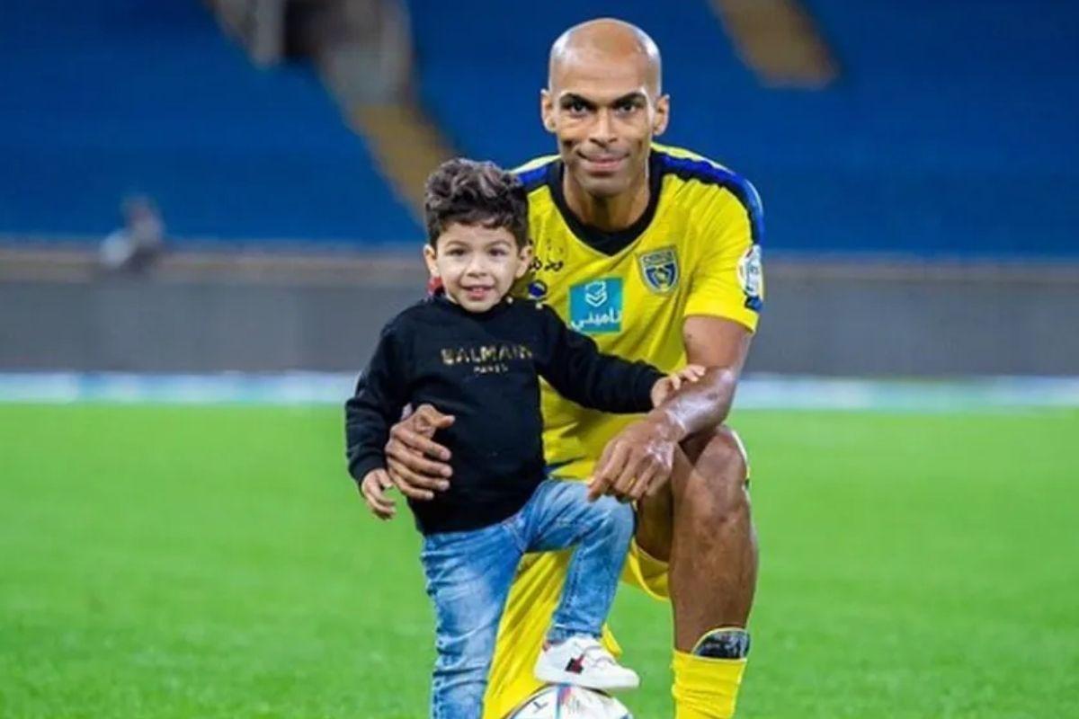 Davi, filho do zagueiro Naldo Pereira, morreu, aos 3 anos, na Turquia