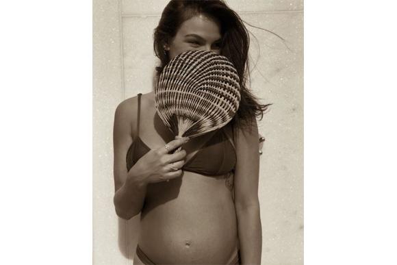 isis-valverde-gravida