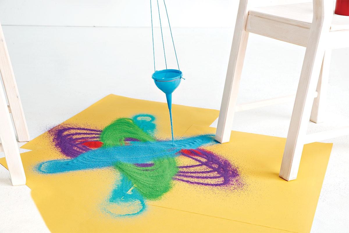 Aprenda a montar um pêndulo de areia para brincar durante o Dia das Crianças