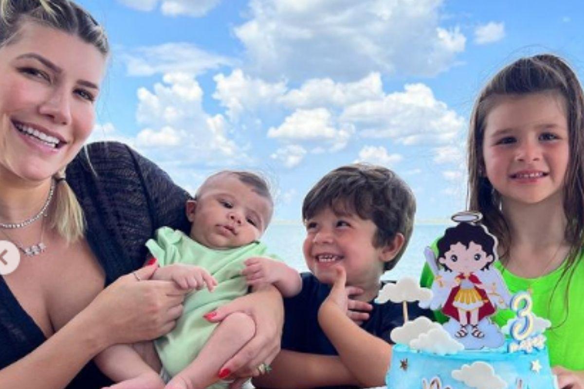 Esposa de Cristiano, dupla de Z&eacute; Neto, com os tr&ecirc;s filhos 