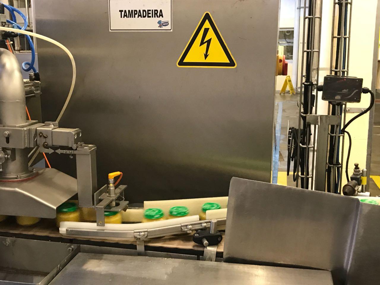 É o processo de fechamento à vácuo que garante que as papinhas fiquem bem conservadas (Foto: Jennifer Detlinger)