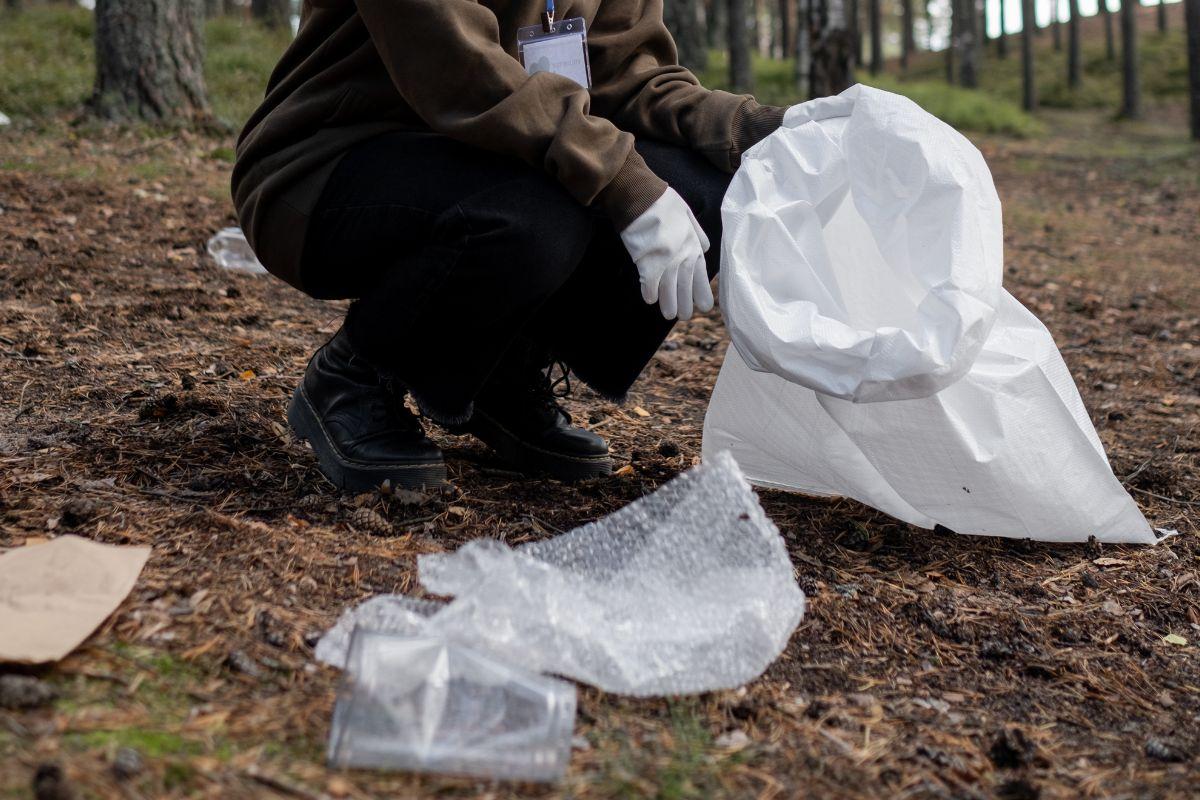 Bebê é encontrado em sacola levada por cão no Líbano