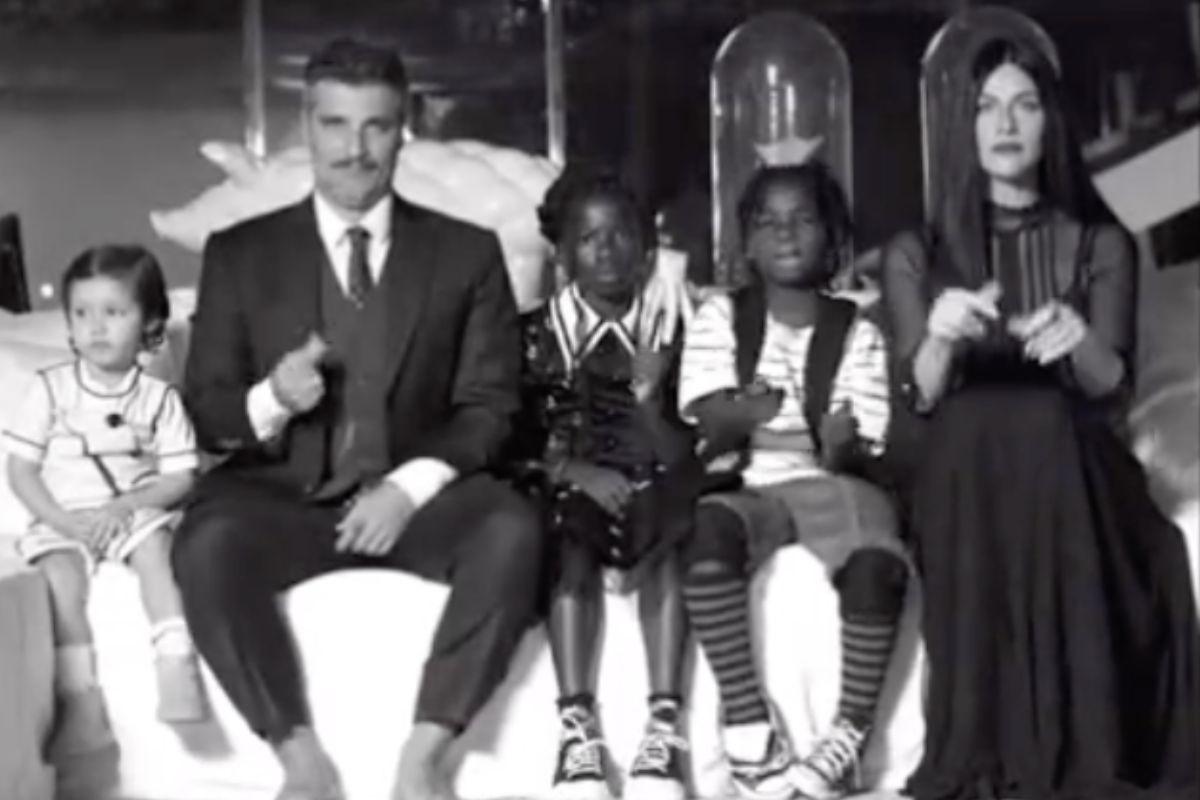 Titi faz aniversário com tema de Wandinha