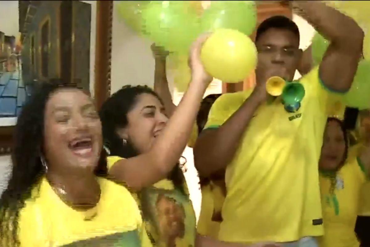 Família da Ary, meia-campista da Seleção Brasileira, se reuniu para assistir a estreia dela na Seleção Brasileira