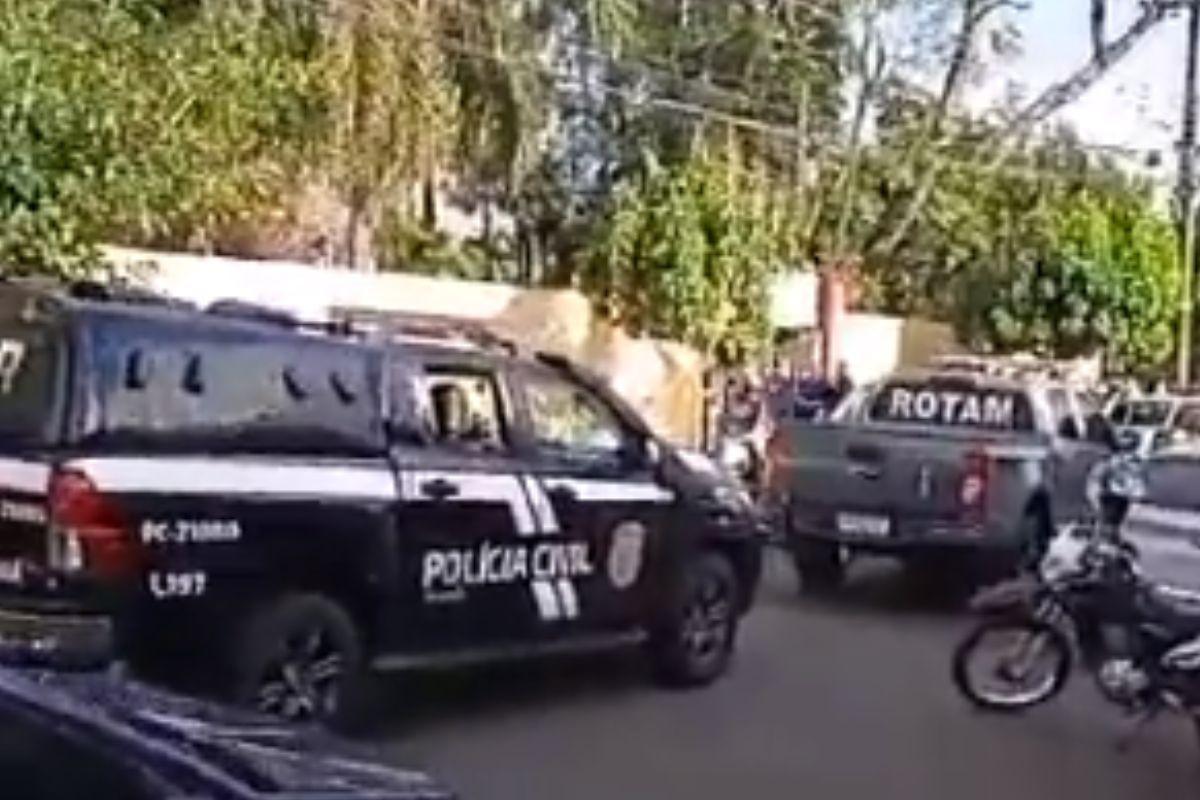 O homem entrou na escola em que estudava e efetuou disparos contra os alunos 