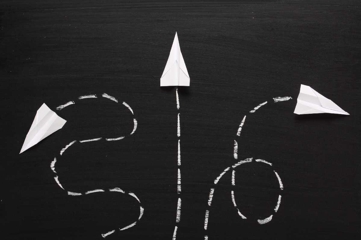 setas indo em diferentes direções