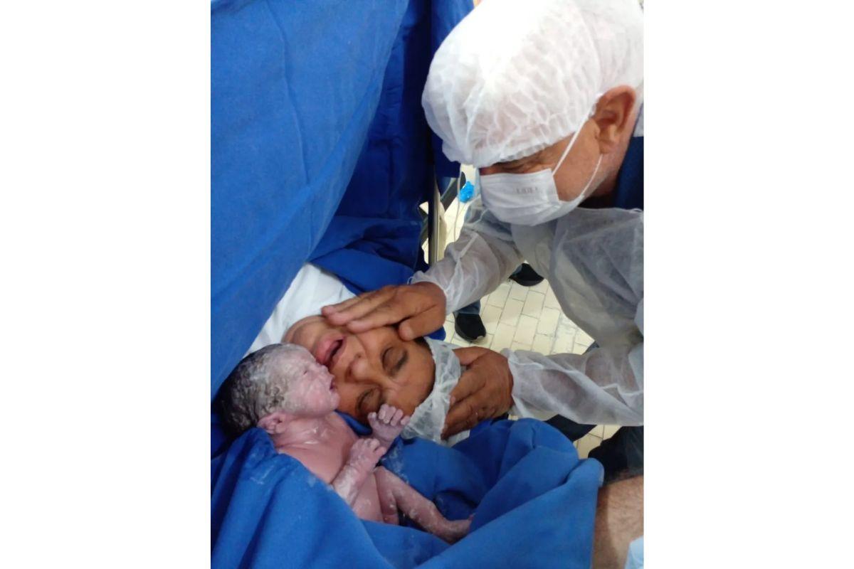 A mulher deu à luz aos 60 anos