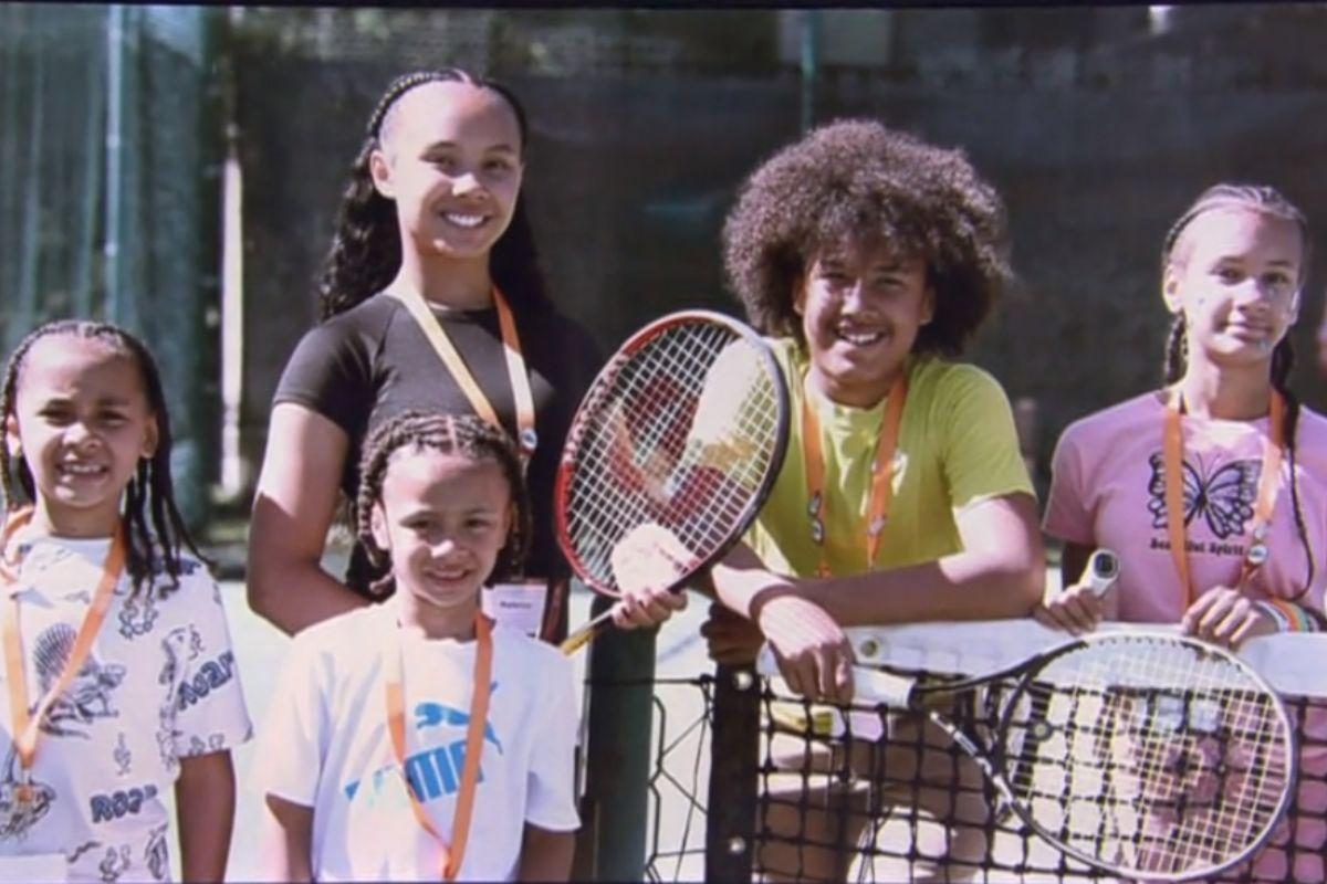 Pai adota cinco irmãos pra mantê-los juntos, adoção, pai adotivo, homem adota 5 irmãos, 5 irmãos adotados juntos