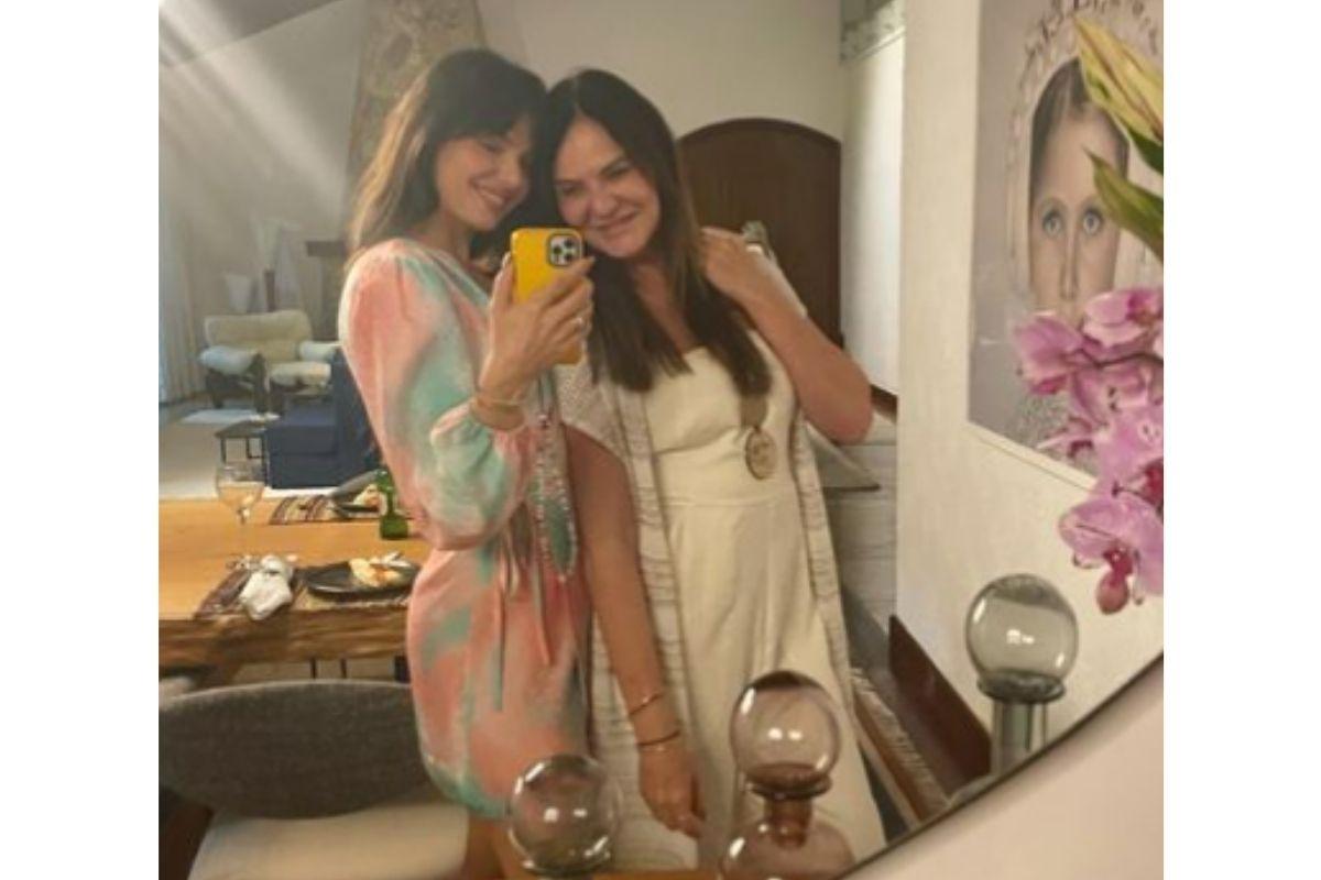 Isis Valverde compartilha fotos da festa de aniversário da mãe e faz declaração nas redes