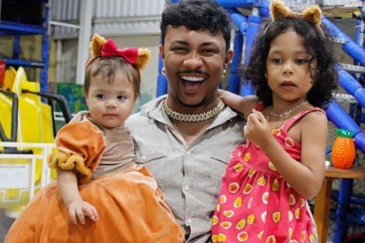 Xamã com as duas filhas 