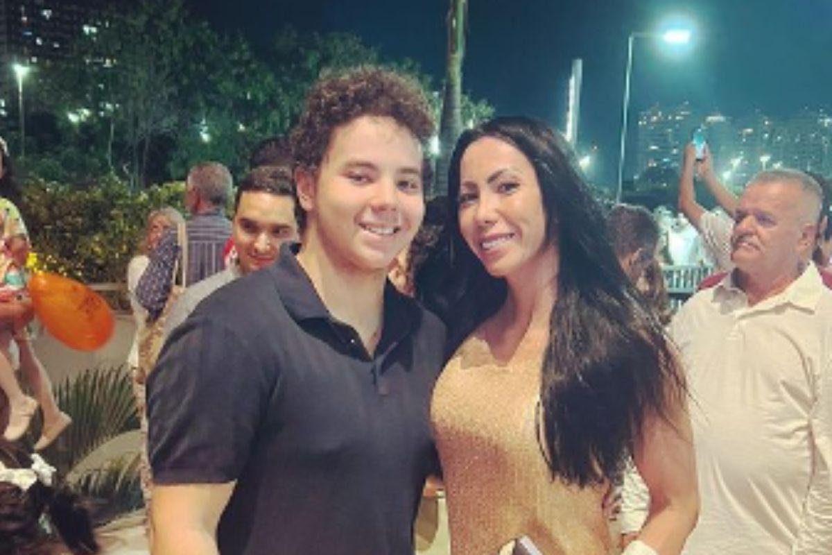 Michele com o filho fruto do relacionamento com Ronaldo Fen&ocirc;meno