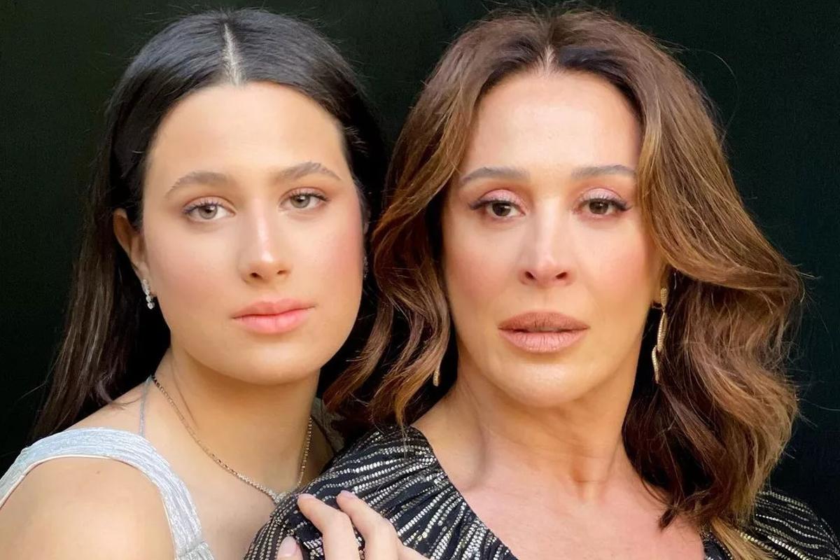 Claudia Raia ao lado da filha, Sophia Raia