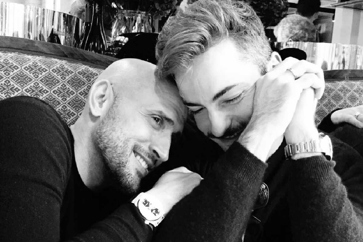 Thales Bretas compartilhou uma foto com a família completa para desejar Feliz Natal