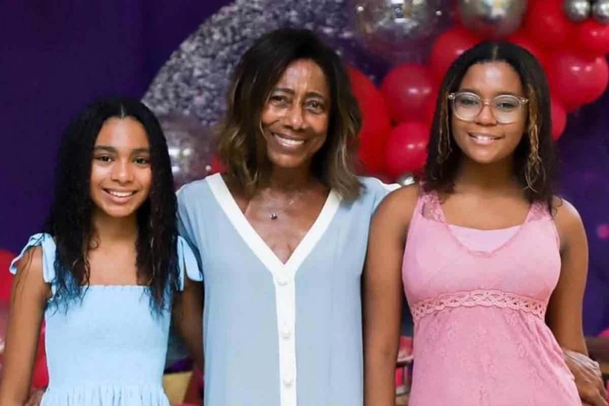 Apresentadora Glória Maria e filhas