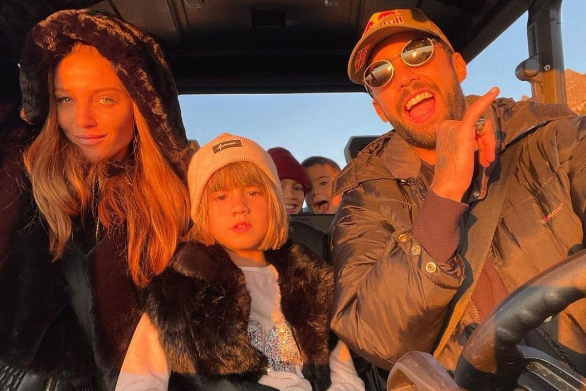 Pedro Scooby com Cíntia Dicker e os filhos