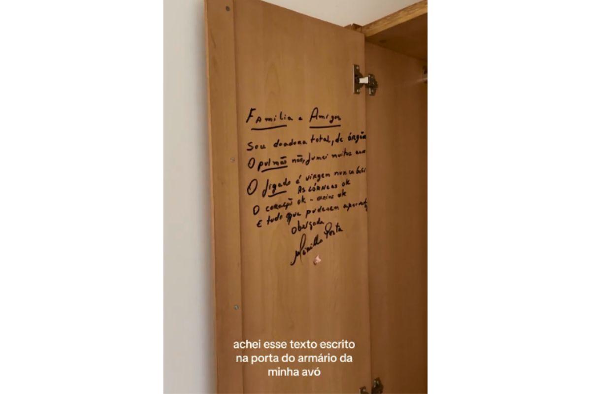 Recado da avó deixado em porta do guarda-roupa