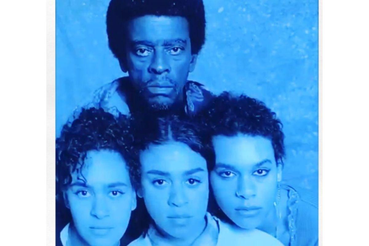 Seu Jorge com as filhas