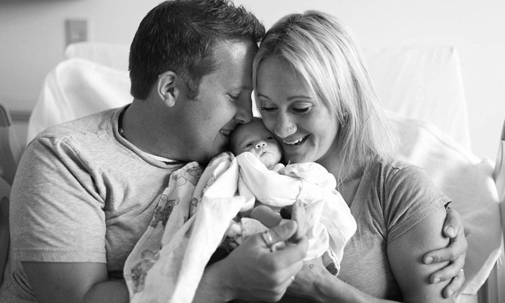 Casal conhece filho que vai adotar 1