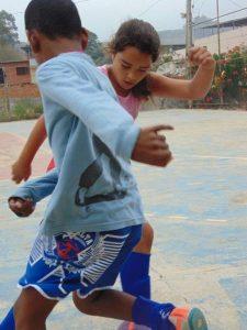 maria-alice-10-tem-como-meta-se-tornar-jogadora-de-futebol-profissional-1503085858856_v2_450x600