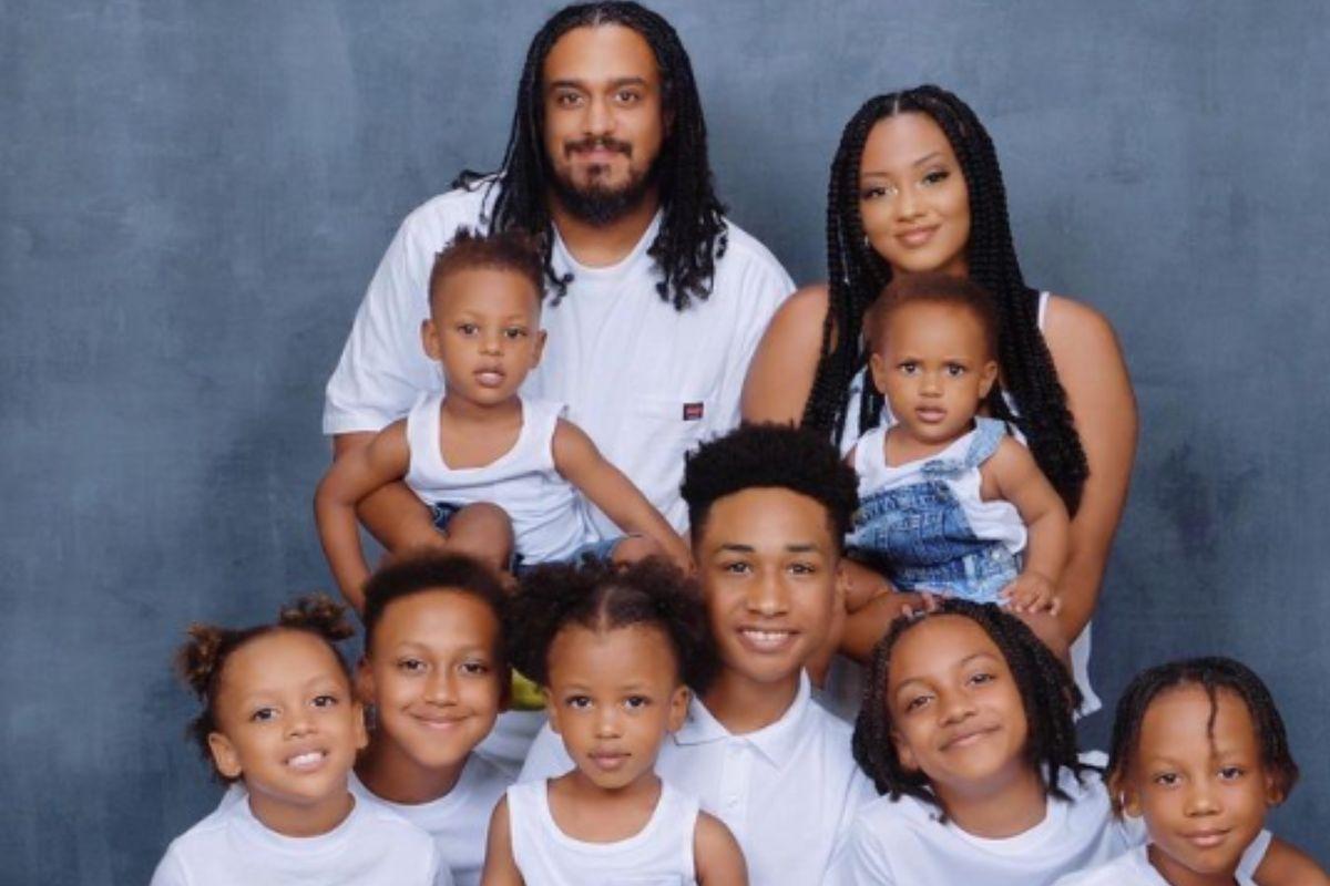 Família de 8 meninos, mãe grávida de gêmeos espera pela primeira menina da família de 8 meninos, família com 8 filhos