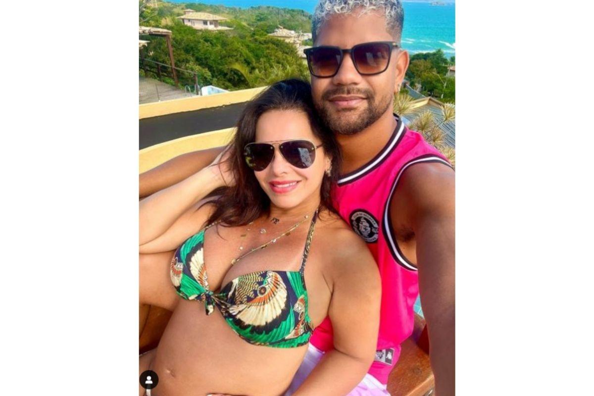 Viviane Araújo mostra tamanho da barriga no sexto mês de gravidez