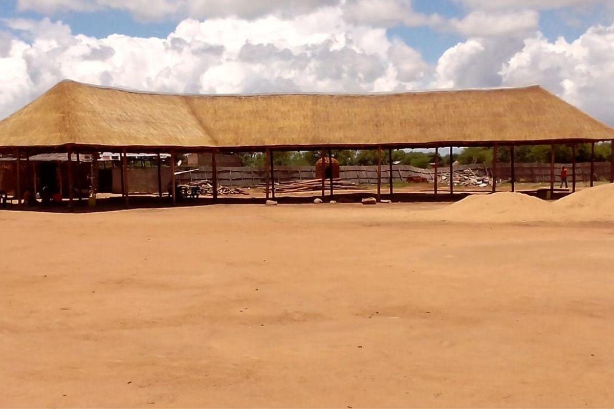 O refeitório da instituição que está sendo reformado por Taina e Renato