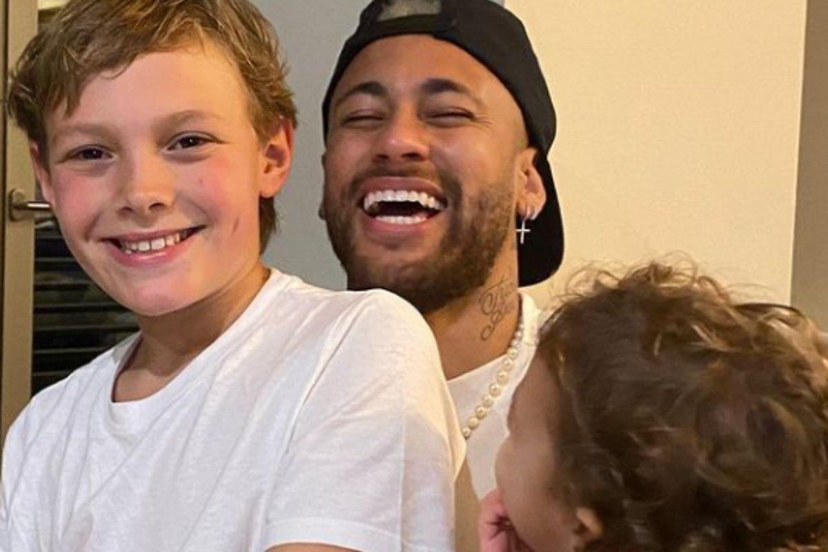 Neymar com o filho e irmão de Davi Lucca