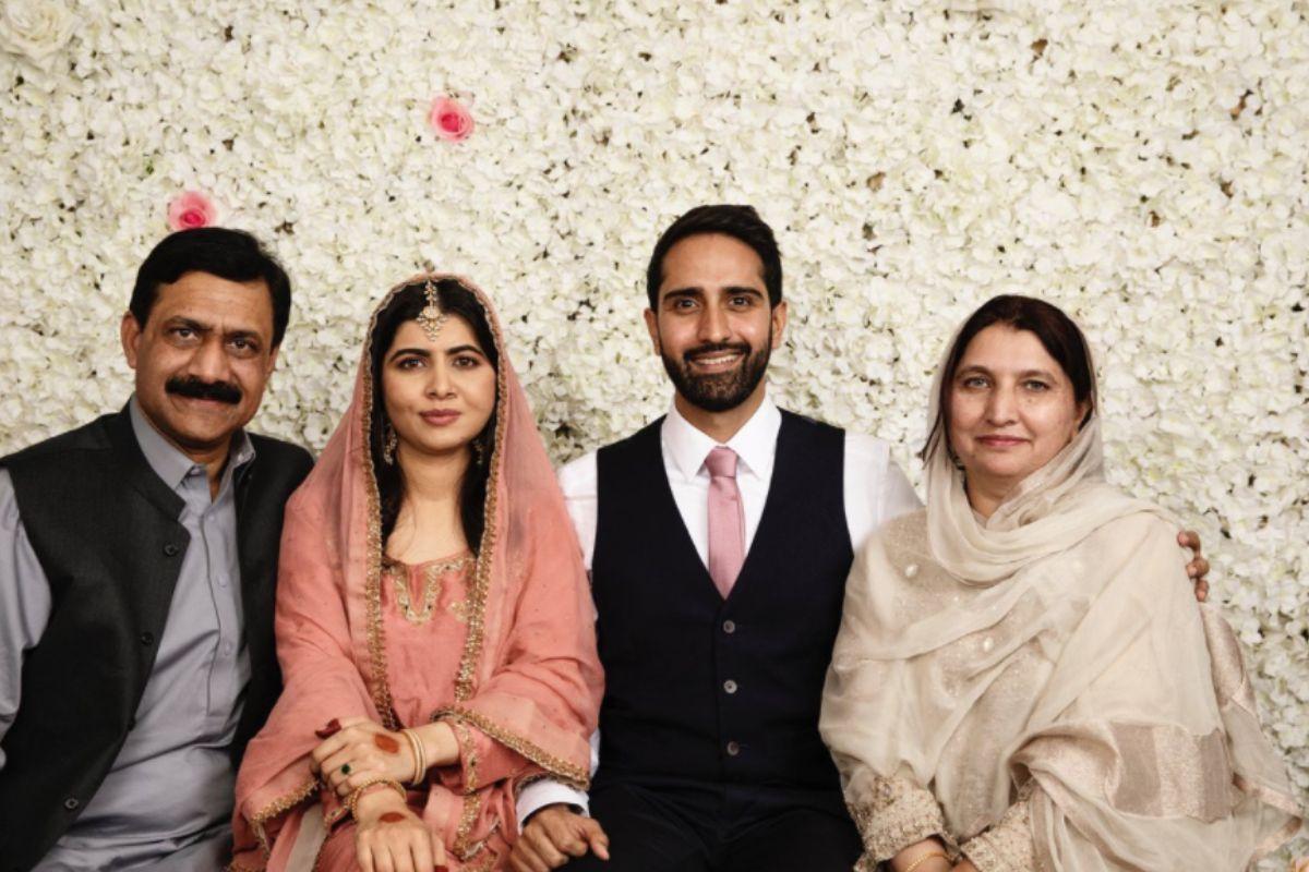 Malala, o marido e os pais