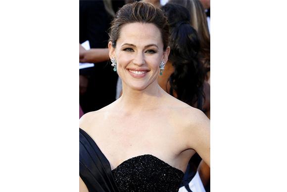 jennifer-garner-2016-black-dress