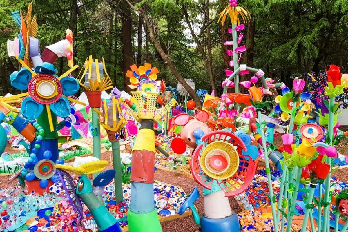 O local é totalmente feito de plástico reciclado!