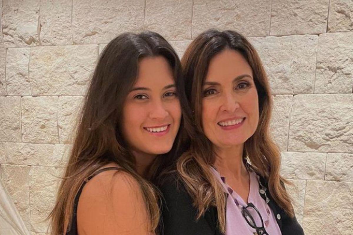 Beatriz Bonemer ao lado da mãe, Fátima Bernardes