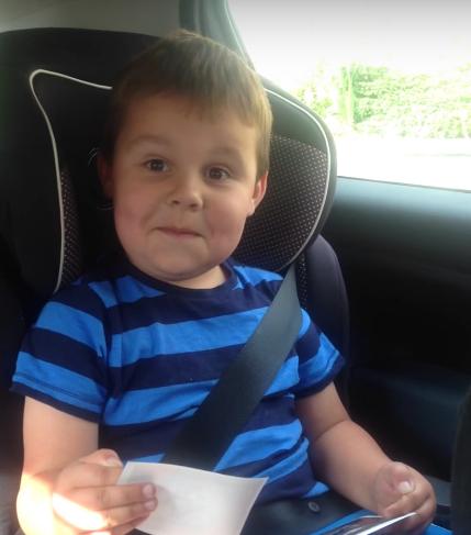 vídeo-menino descobre que mãe está grávida