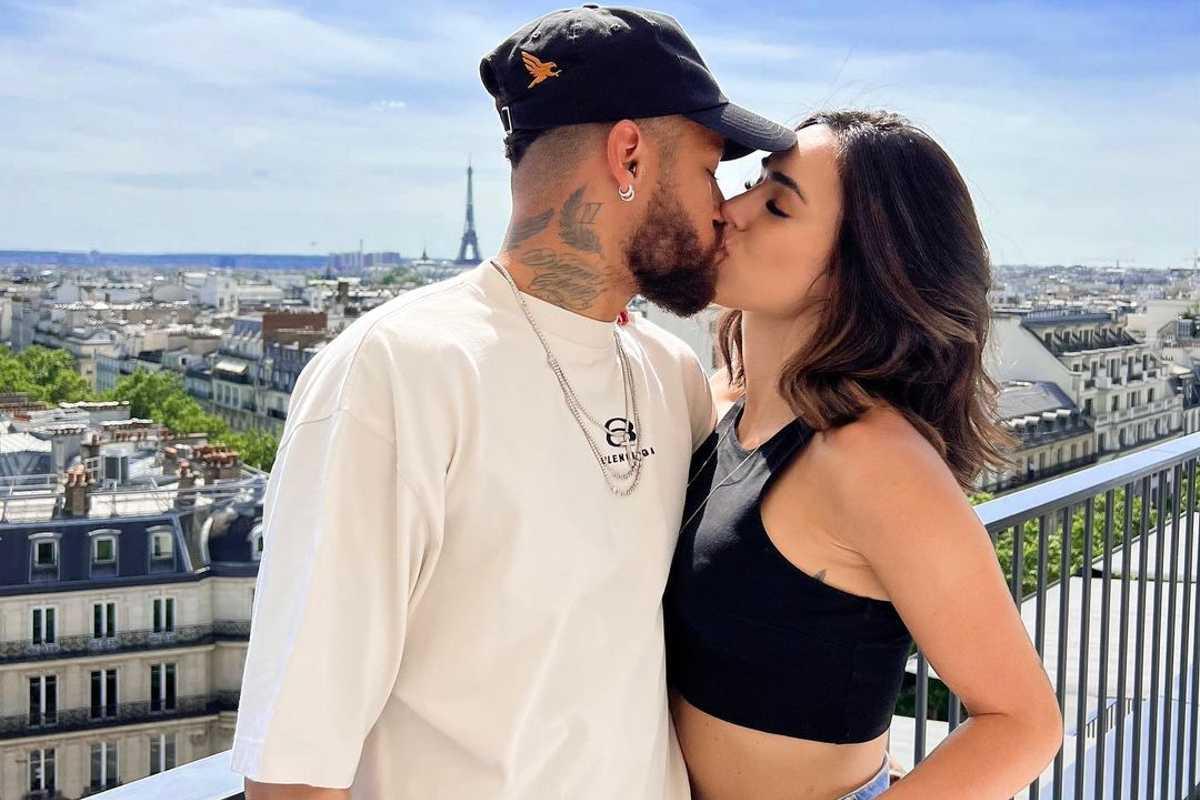 Neymar Jr e Bruna Biancardi anunciaram o namoro, oficialmente, em abril de 2022