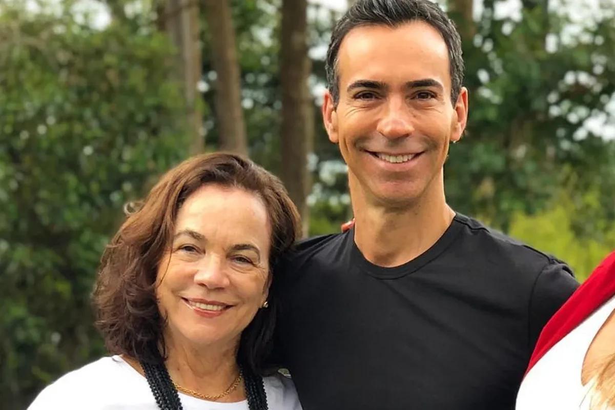 Edna Tralli ao lado do filho, o jornalista Cesar Tralli