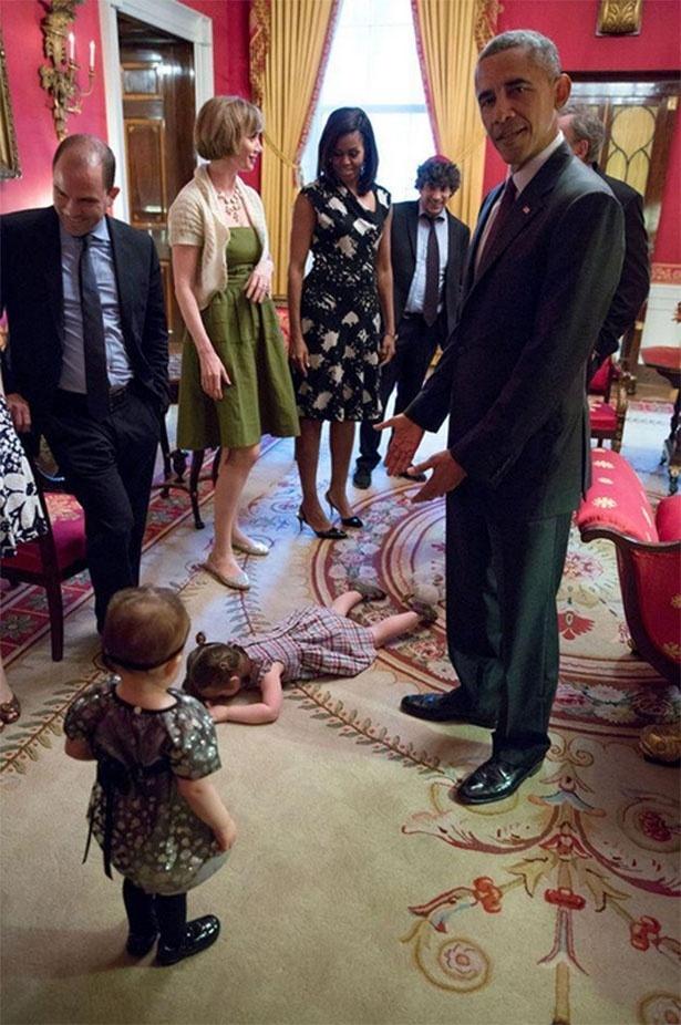 27mai2015---a-pequena-claudia-moser-faz-cena-em-plena-casa-branca-1432745319832_615x926