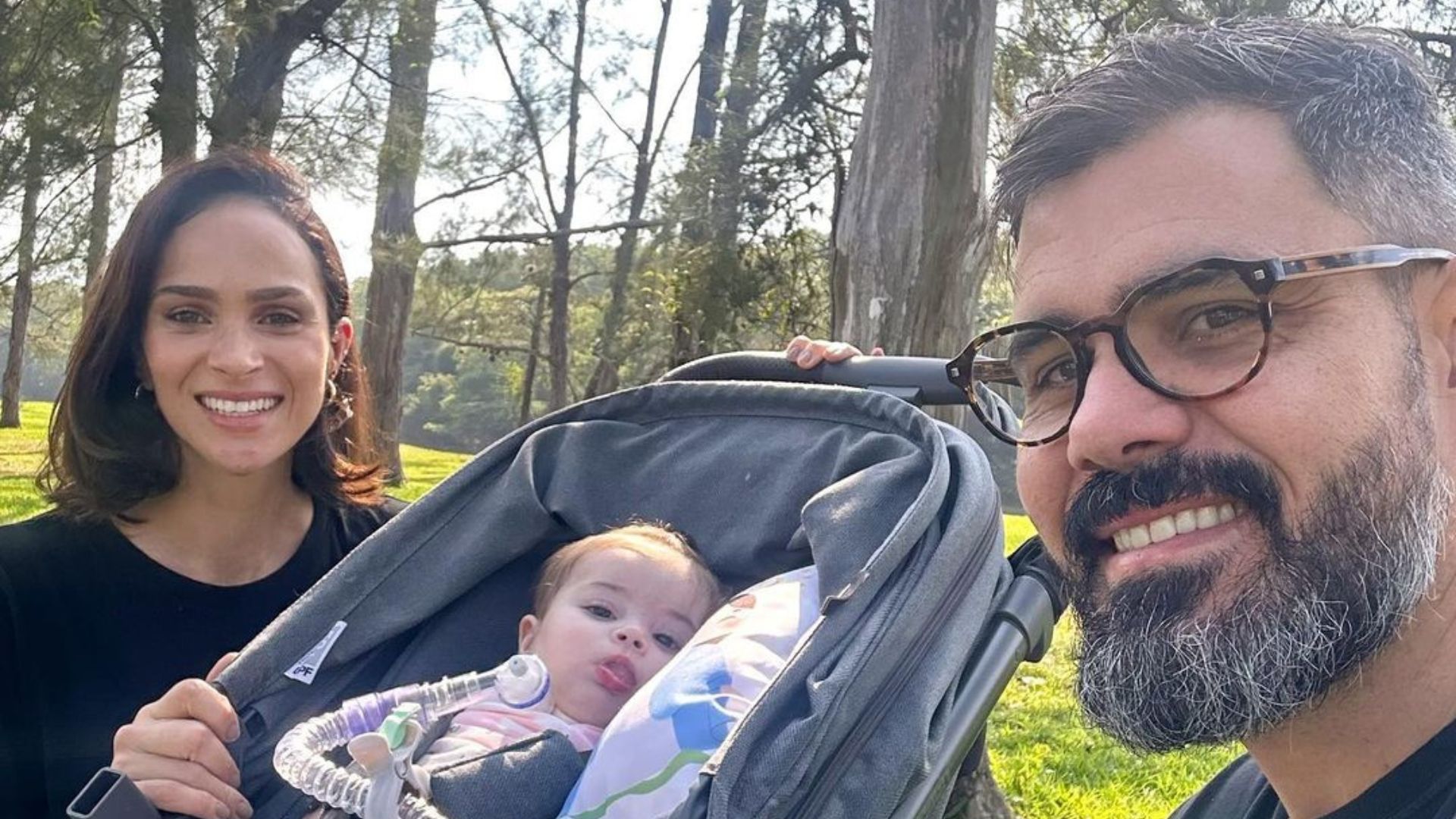 Juliano e Leticia Cazarr&eacute; com a filha Maria Guilhermina