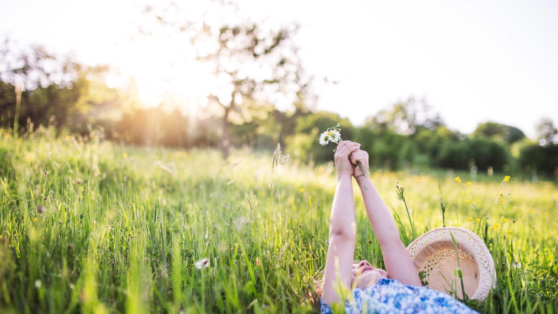 Crian&ccedil;a no campo