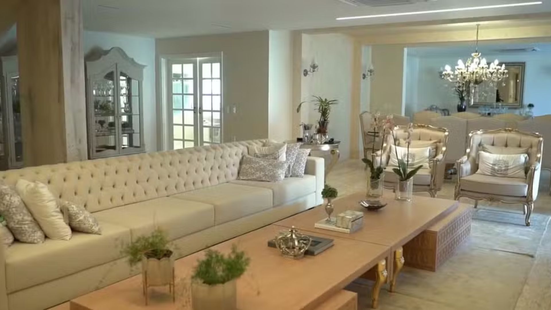 Mans&atilde;o da cantora Simone Mendes